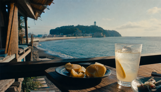 江ノ島・湘南の海で飲むレモンサワー — この夏、海の家「ルアナハレ」という選択肢
