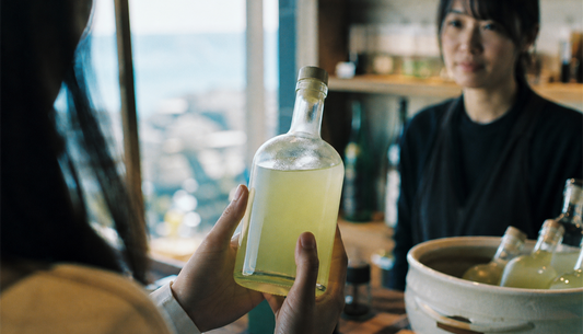 江ノ島・湘南のお土産にレモンサワーを — クラッチュという、日本酒が苦手な人にも渡せる一本