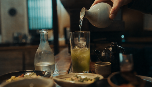 お茶割りは焼酎以外でも — 何で割る？清酒ベースという選択肢